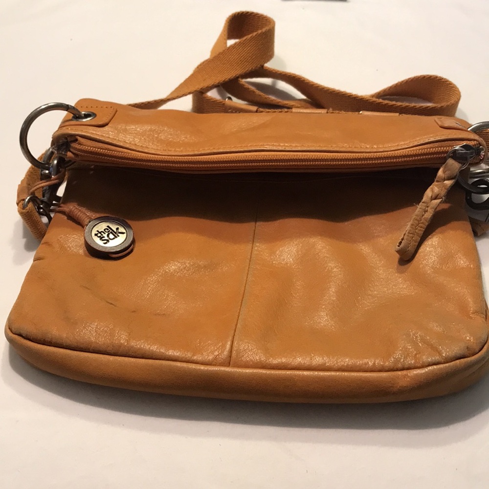 The SAK Fold-over Flap Leather Crossbody Messenger Bag - Picture 3 of 9